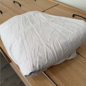 Duvet cover beautiful with zipper closure 104 by 94 kings/cal-king